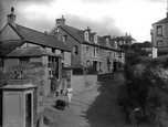 The Village 1935, Porth