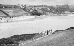 Walkers Leaving The Beach, Trevelgue Head c.1960, Porth