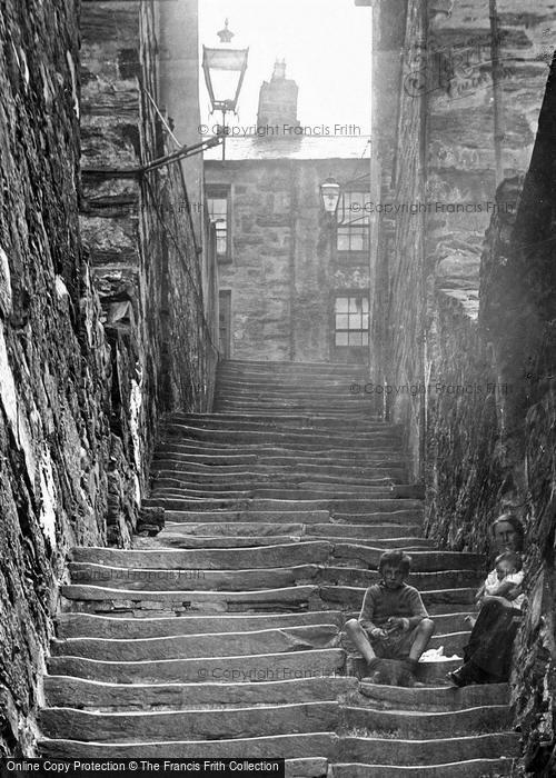 Photo of Porthmadog, Children On The Harbour Steps 1921