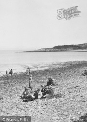 People On The Beach 1924, Portishead