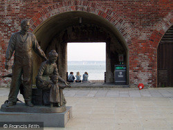 The Emigrants Statue 2005, Portsmouth