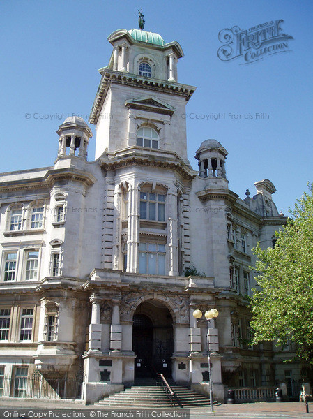 Photo of Portsmouth, The Old Municipal College 2005