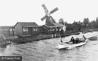 Potter Heigham, on the Thurne c1930