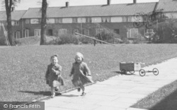 Young Children, Pottersfield c.1960, Potter Street