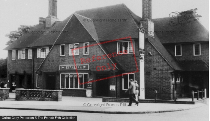 Photo of Potters Bar, The Potters Bar Inn c.1965