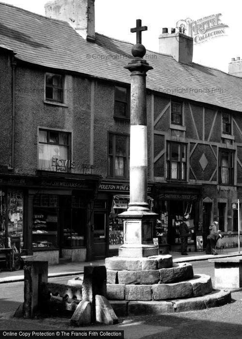 Photo of Poulton Le Fylde, The Cross And Stocks c.1955