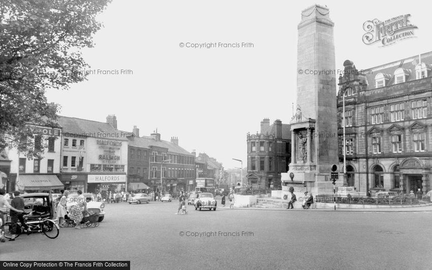 Preston, Friargate and the War Memorial c1960