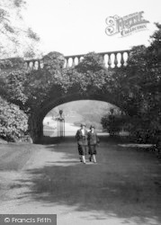 Ladies In Miller Park 1925, Preston
