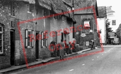 Kings Arms Street c.1951, Puddletown