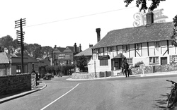 Old Houses And The Swan 1949, Pulborough