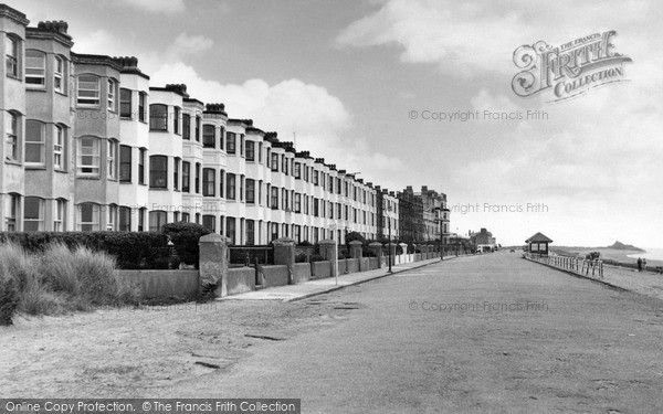 Photo of Pwllheli, West End Promenade c1950