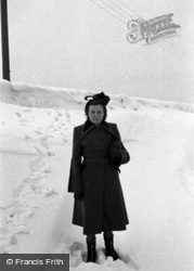 Roper Lane, A Woman In The Snow c.1953, Queensbury