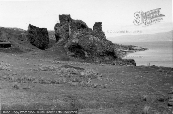 Photo of Raasay, Brochel Castle 1962