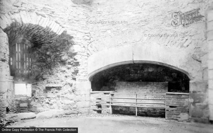 Photo of Raglan, Castle 1931