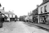 High Street 1914, Raglan
