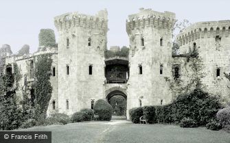 Raglan, the Castle 1906
