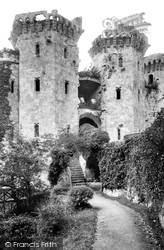 The Castle 1906, Raglan