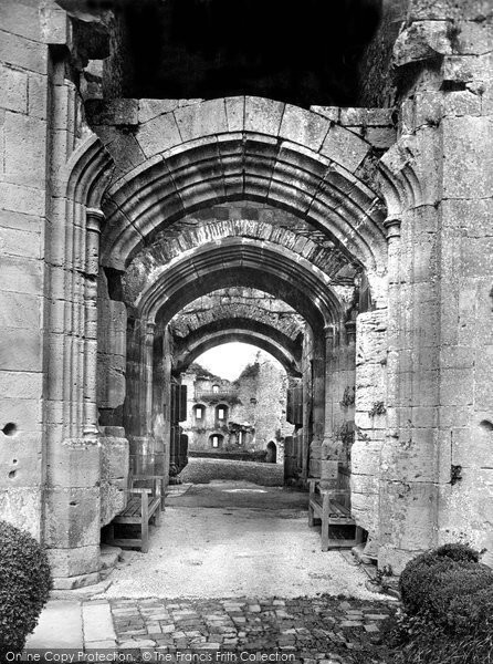 Photo of Raglan, The Castle Gateway 1931