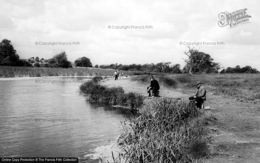 Rainham, Berwick Pond c1960