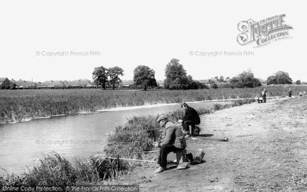 Photo of Rainham, Berwick Pond c1960
