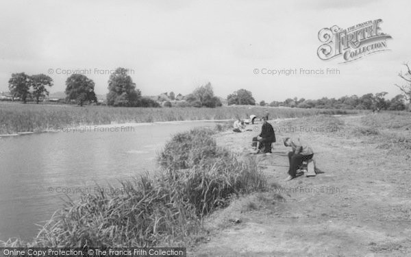 Photo of Rainham, Berwick Pond c.1960