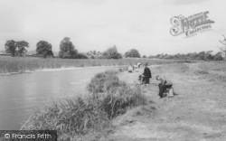 Berwick Pond c.1960, Rainham