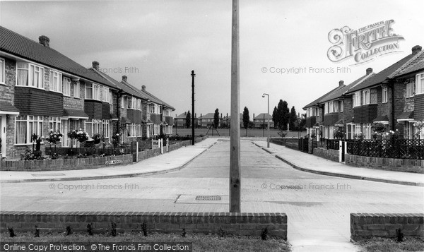 Photo of Rainham, Deri Avenue c.1960