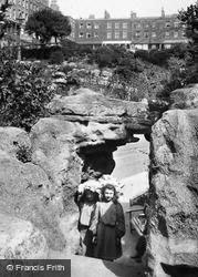 Girls In The Grotto, Madeira Walk 1907, Ramsgate