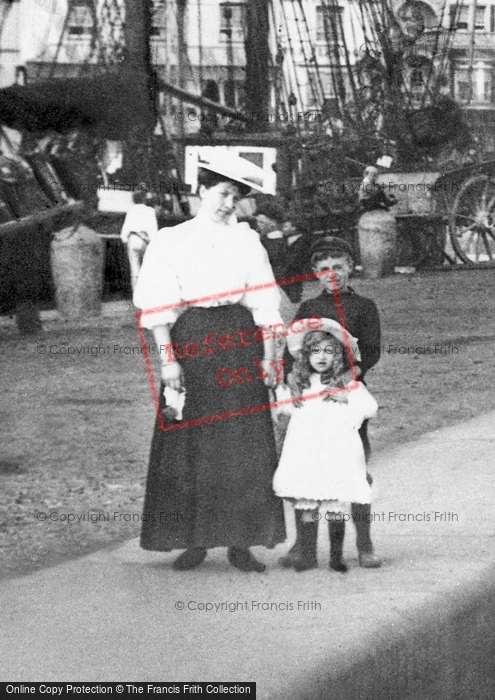 Photo of Ramsgate, Mother And Children On The Harbourside 1907