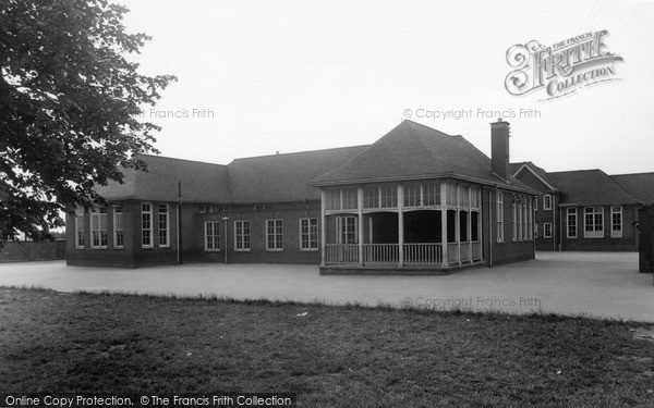 Photo of Raunds, County Infants School c.1955