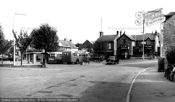 Photo of Raunds, Market Square c.1955