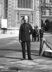 A Policeman 1904, Reading