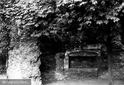 Abbey Ruins Tomb 1890, Reading