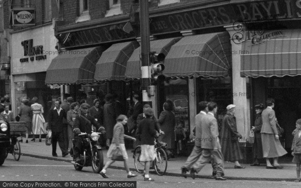 Photo of Reading, Baylis The Grocers, Broad Street 1954