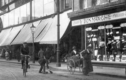 Bon Marche, Oxford Street 1913, Reading