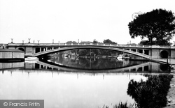 Bridge 1924, Reading