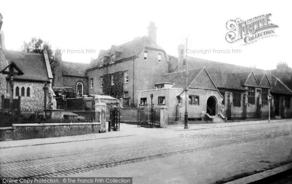 Photo of Reading, Church Of St Giles, Vicarage And Church Hall 1924