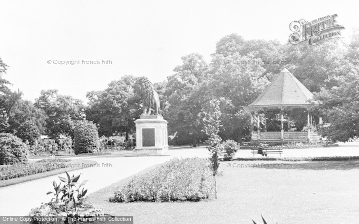 Photo of Reading, Forbury Gardens c.1955