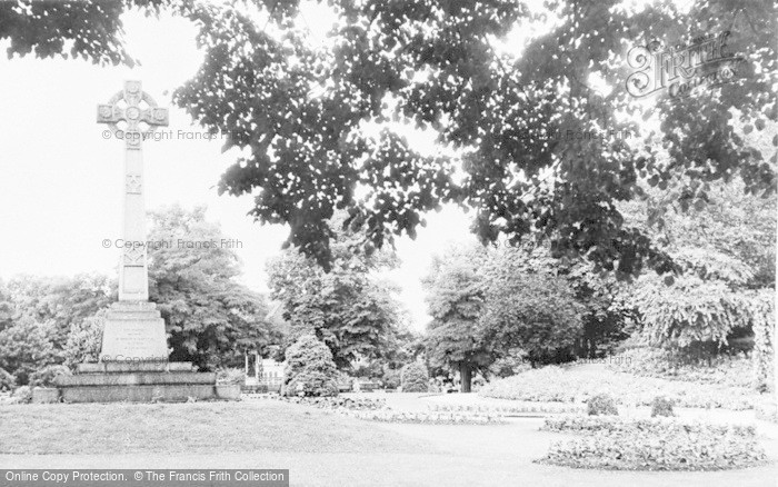 Photo of Reading, Forbury Gardens c.1955