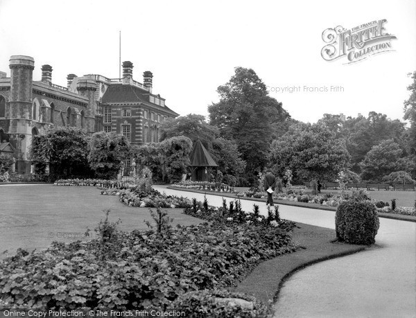Photo of Reading, Forbury Gardens c.1955