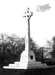 Forbury Gardens, King Henry I Memoria Cross 1910, Reading