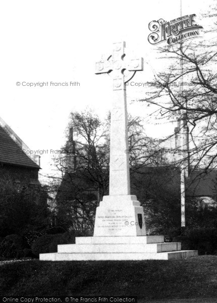 Photo of Reading, Forbury Gardens, King Henry I Memorial Cross 1910
