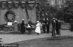 People In The Forbury Gardens 1890, Reading