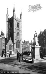 Queen Victoria's Statue 1904, Reading