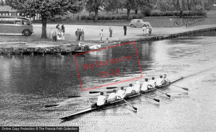 Photo of Reading, Rowing On The Thames c.1955