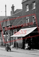 Southampton Street 1924, Reading