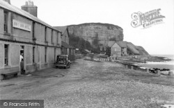 Min Y Don Hotel And Castle Rock c.1950, Red Wharf Bay