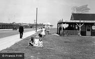 Children Kneeling c.1955, Redcar