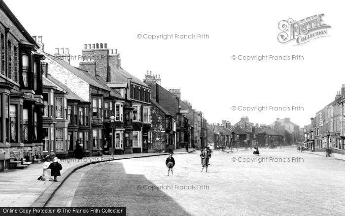 Photo of Redcar, High Street, Children Playing 1901