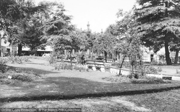 Photo of Redditch, Church Gardens c.1955